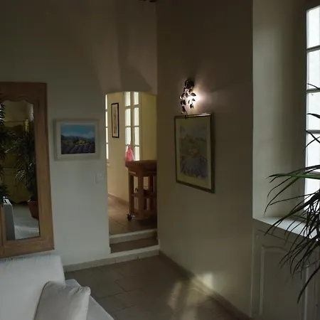 Sleeps 2 Air Con Wifi Apartment *