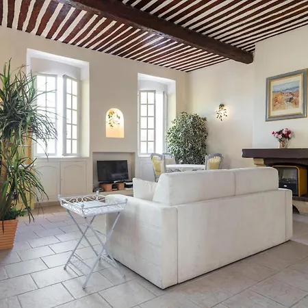 Sleeps 2 Air Con Wifi Cannes