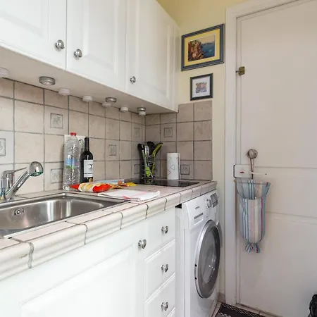 Sleeps 2 Air Con Wifi *